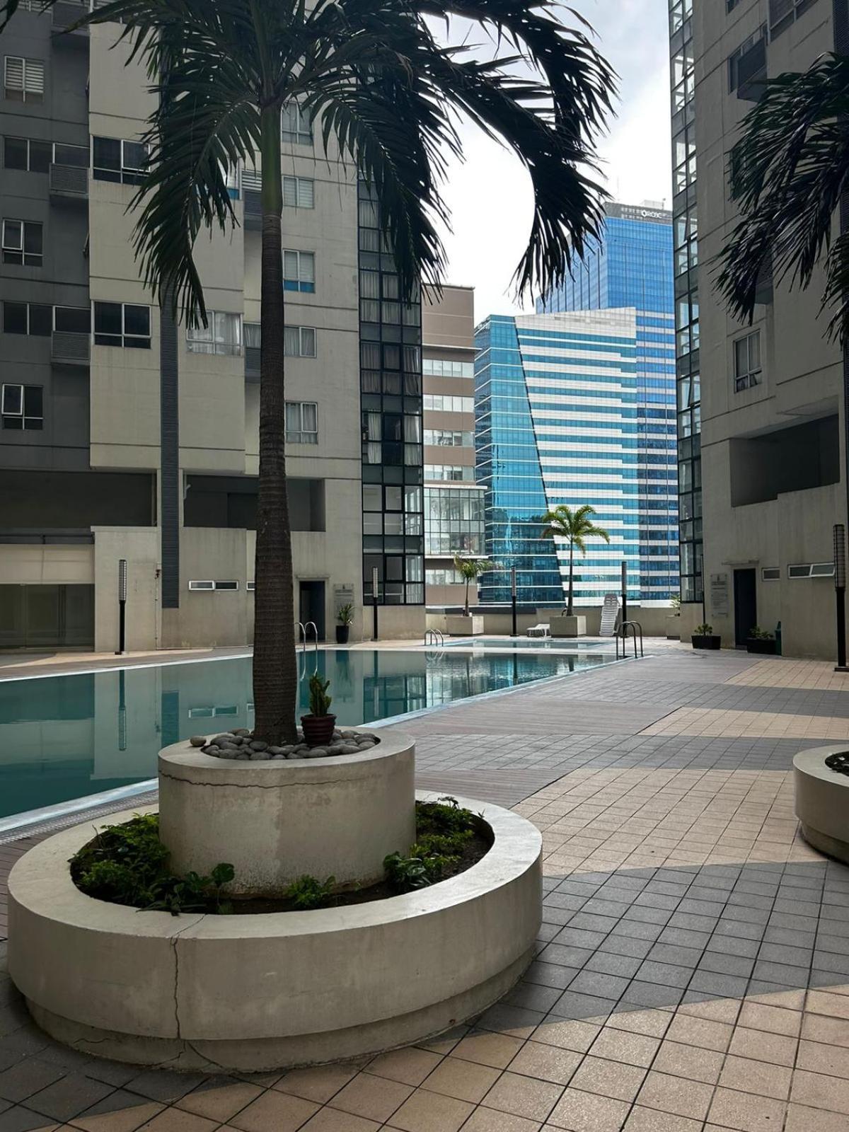 Oasis Regency @ Fort Victoria Bgc Taguig Extérieur photo
