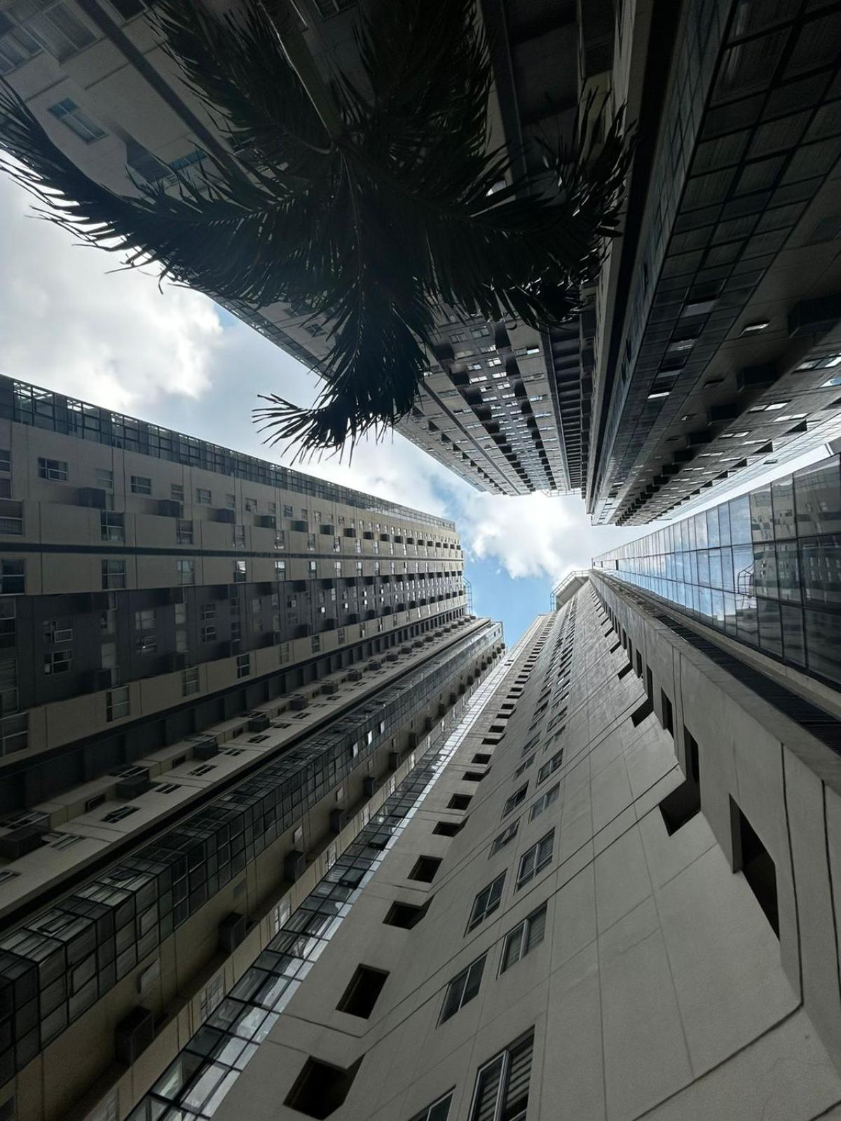 Oasis Regency @ Fort Victoria Bgc Taguig Extérieur photo
