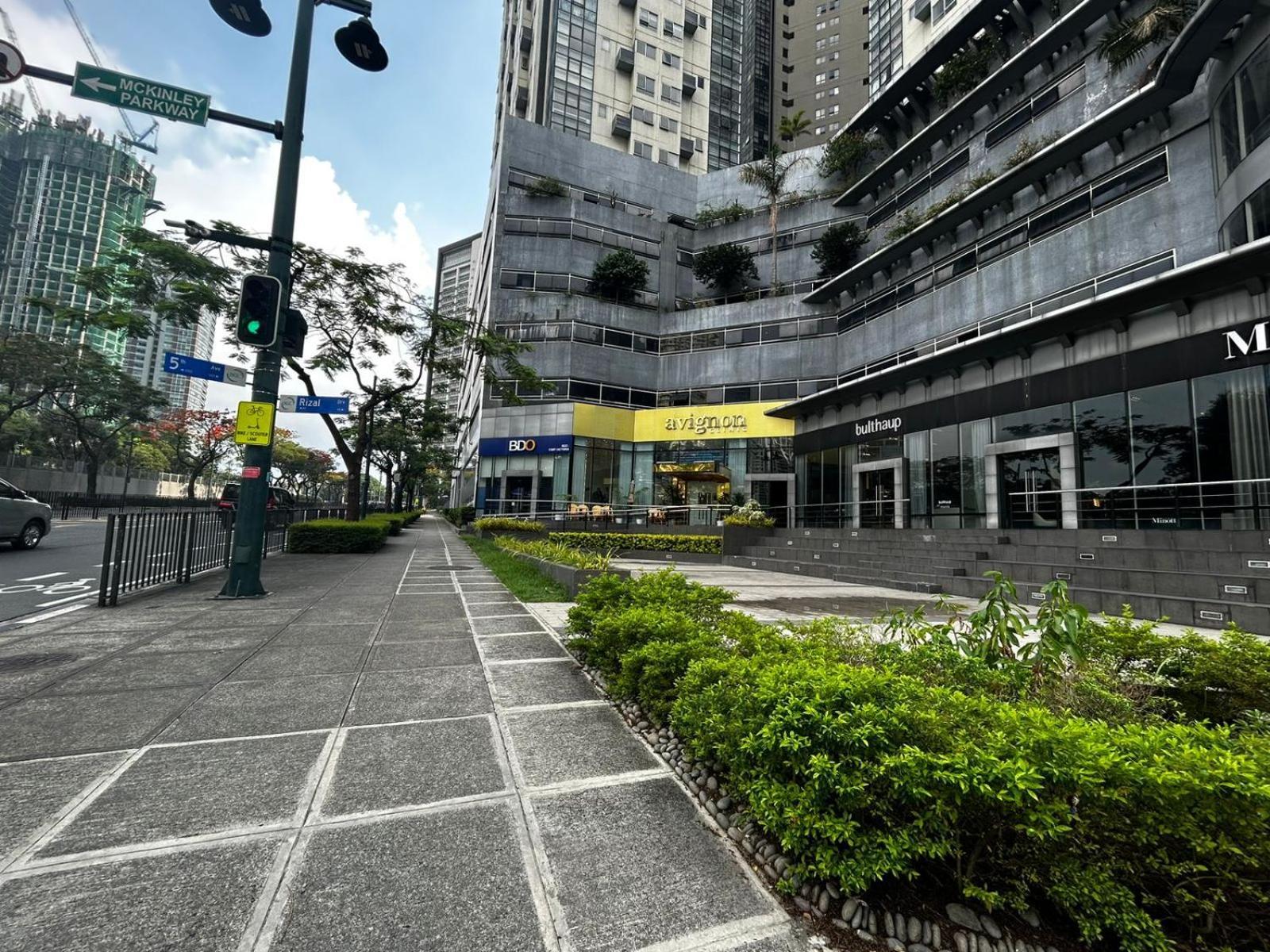 Oasis Regency @ Fort Victoria Bgc Taguig Extérieur photo